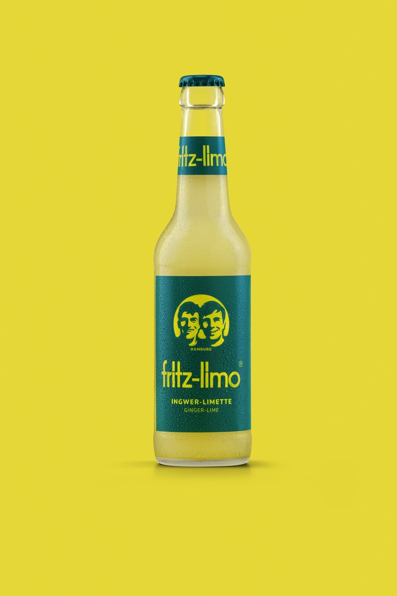 fritz-limo ingwer-limette flasche vor gelbem hintergrund