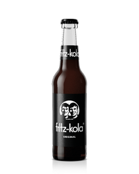 glasflasche fritz-kola original mit schwarzen etiketten freigestellt