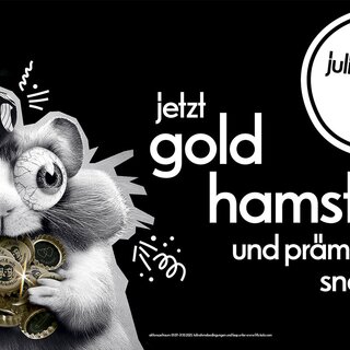 Ein Hamster mit fritz-kola Hut hat goldene fritz-kola Kronkorken in der Hand für eine Sommer-Promo-Aktion. Darauf steht geschrieben: Jetzt Gold hamstern und Prämien snacken. 