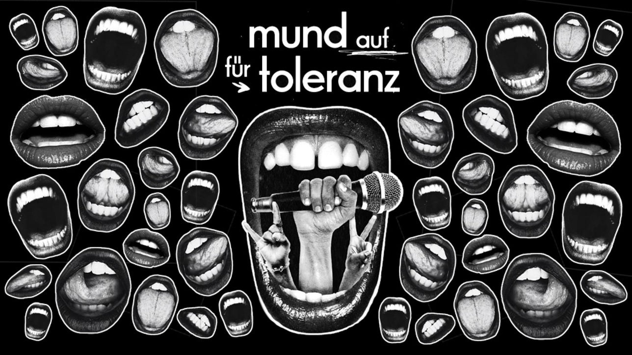 schwarz-weiß grafik mit vielen sprechenden mündern, in der mitte ein großer offener mund mit mikrofon, schriftzug „mund auf für toleranz“ oben im bild