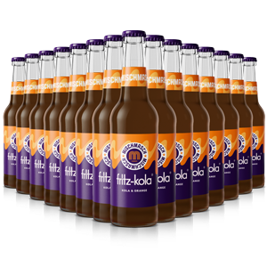 Mehrere fritz-kola Mischmasch Flaschen sind in Reihen angeordnet, sodass sie eine dreidimensionale Formation bilden. 