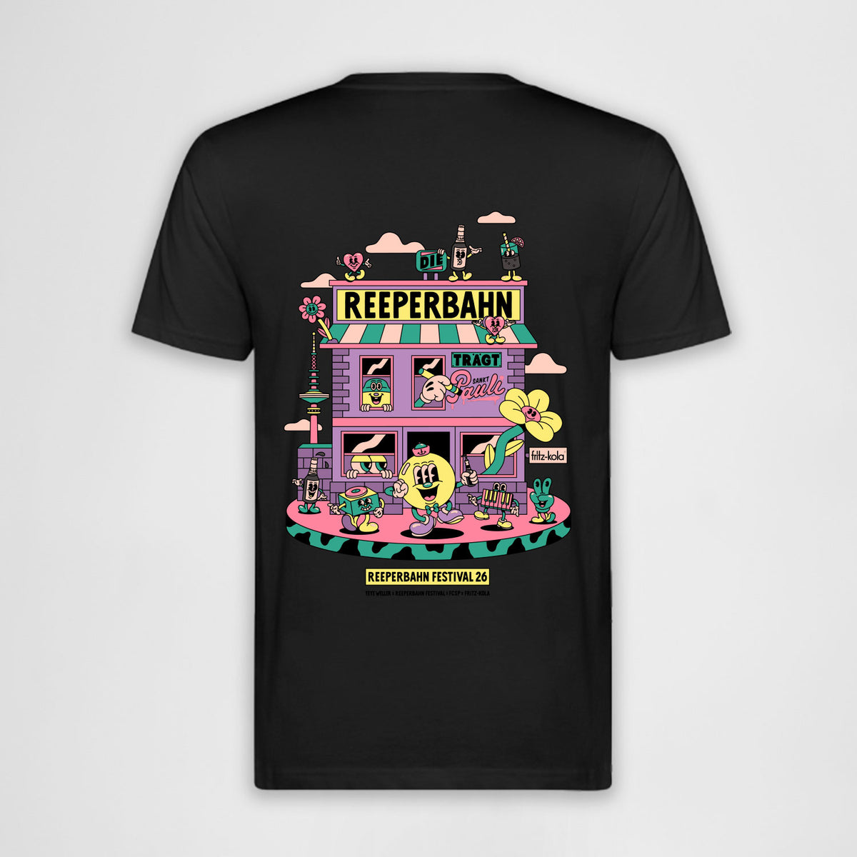 Schwarzes Unisex-T-Shirt mit großem, farbenfrohem Backprint im Stil von Yeye Weller. Die Illustration zeigt eine verspielte Reeperbahn-Szene mit einem Gebäude unter dem Schriftzug „Reeperbahn“, dem Hamburger Fernsehturm, einer fritz-kola Flasche, Blumen und zahlreichen charakteristischen Figuren in Pink, Gelb und Türkis. Unter dem Motiv steht „Reeperbahn Festival 26“.