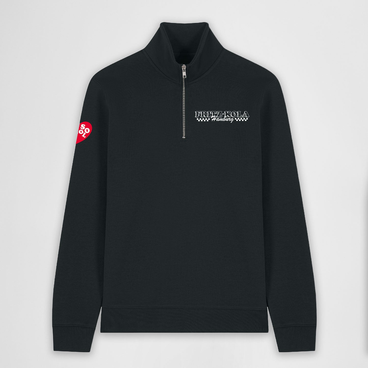 schwarzer fritz-kola Zipper mit "fritz-kola" stick in geschwungenen weißen Buchstaben auf der linken Burst. Darunter "Hamburg" zwischen karierten Streifen. 